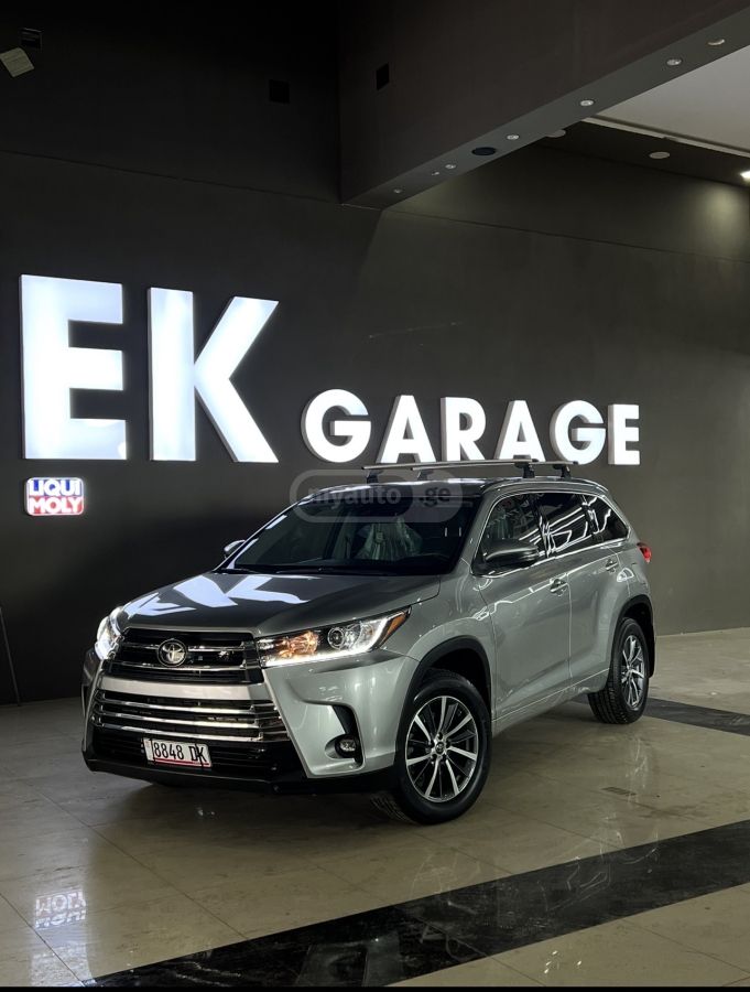 Toyota Highlander - фото 1