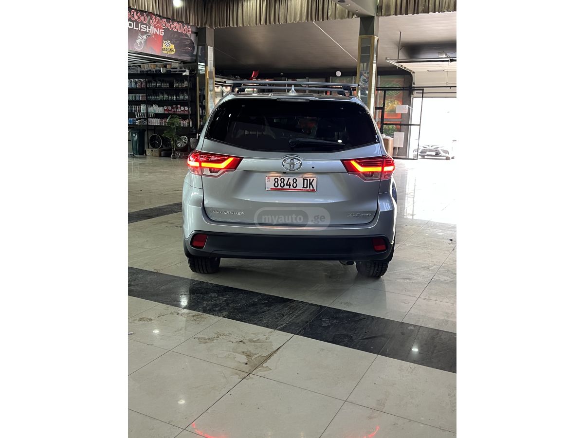 Toyota Highlander - фото 3