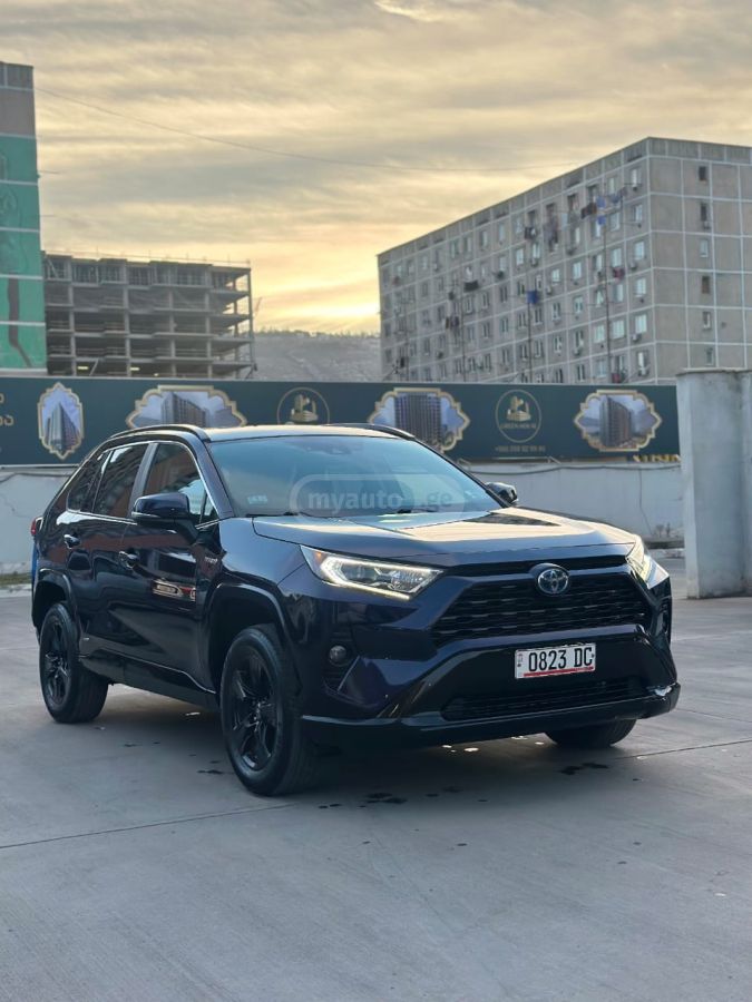 Toyota RAV 4 - фото 1