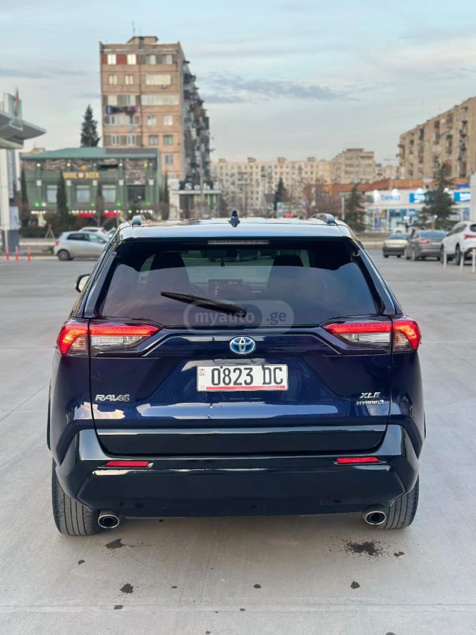 Toyota RAV 4 - фото 3