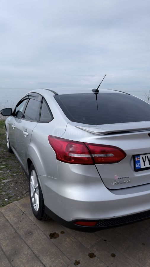 Ford Focus - фото 7