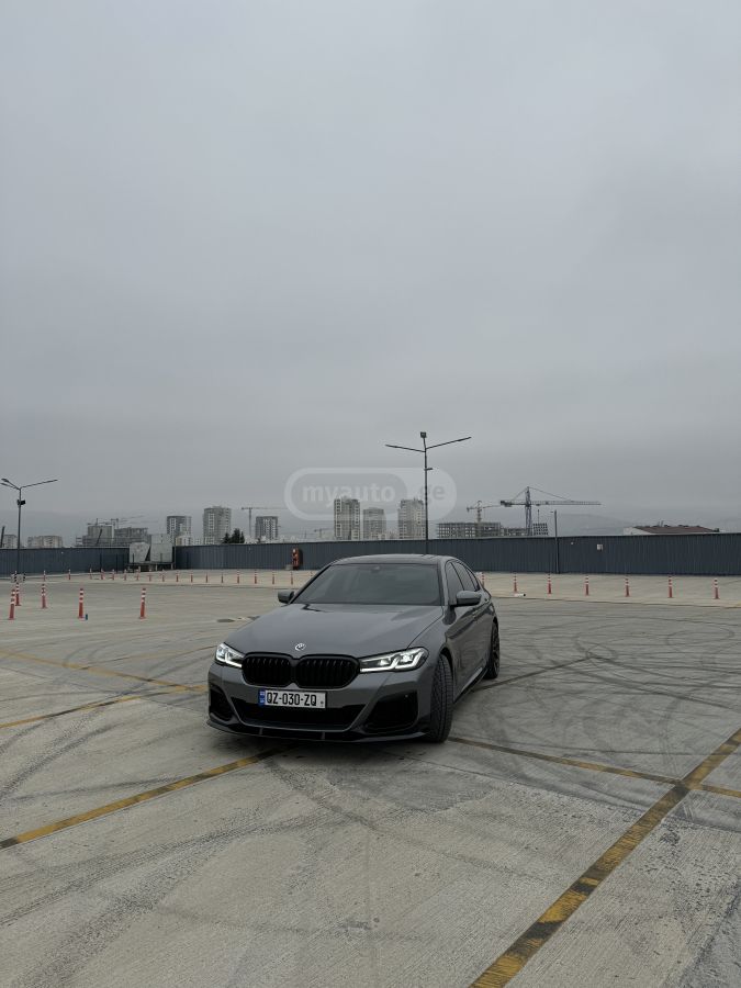 BMW5402022