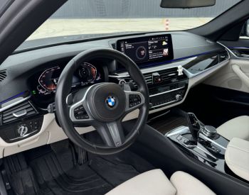 BMW5402022