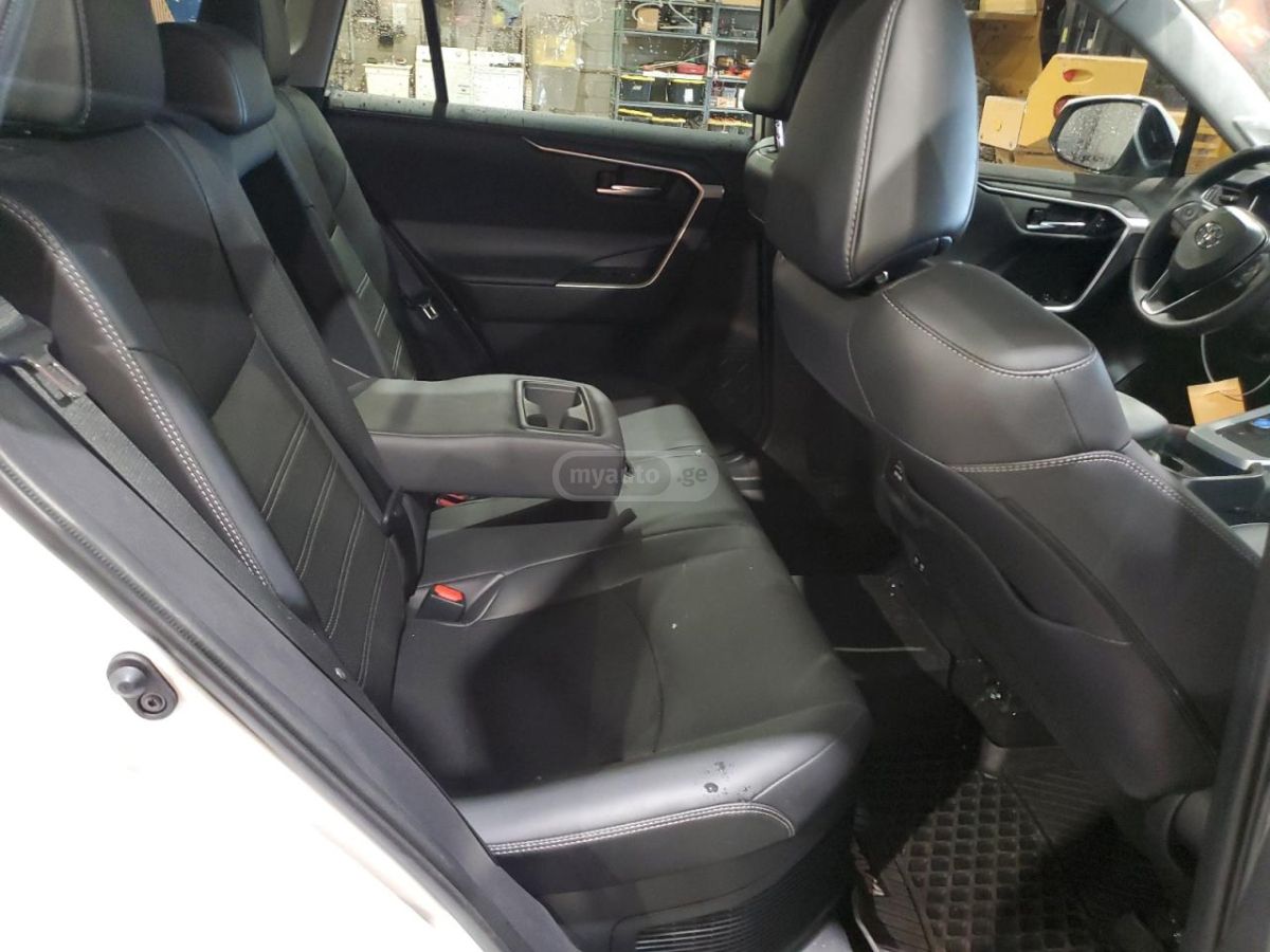 Toyota RAV 4 - фото 10