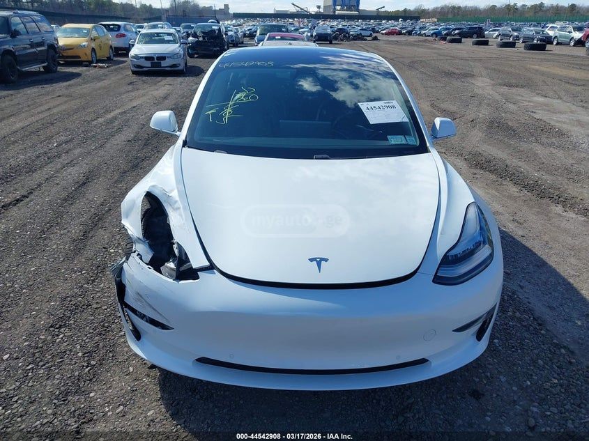 Tesla Model 3 - фото 10