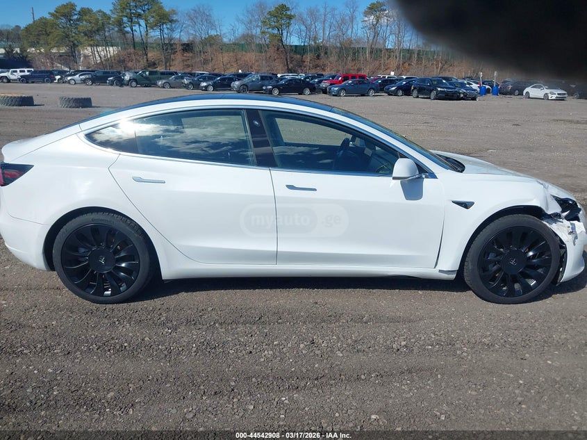 Tesla Model 3 - фото 11