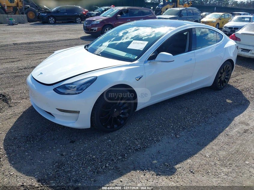 Tesla Model 3 - фото 2