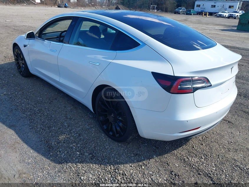 Tesla Model 3 - фото 3