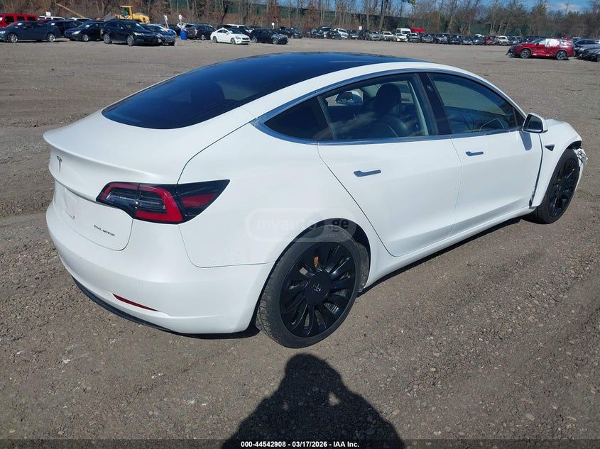 Tesla Model 3 - фото 4