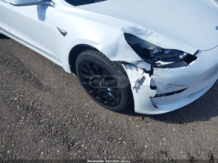 Tesla Model 3 - фото 6