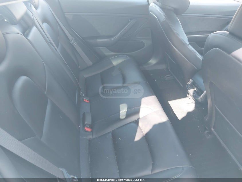 Tesla Model 3 - фото 7