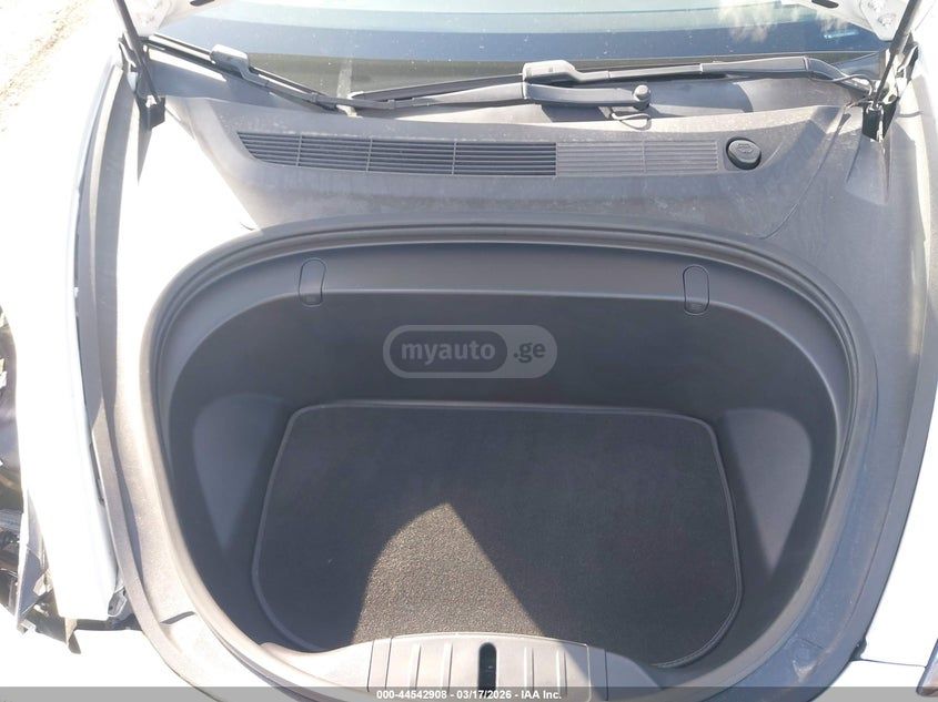 Tesla Model 3 - фото 8