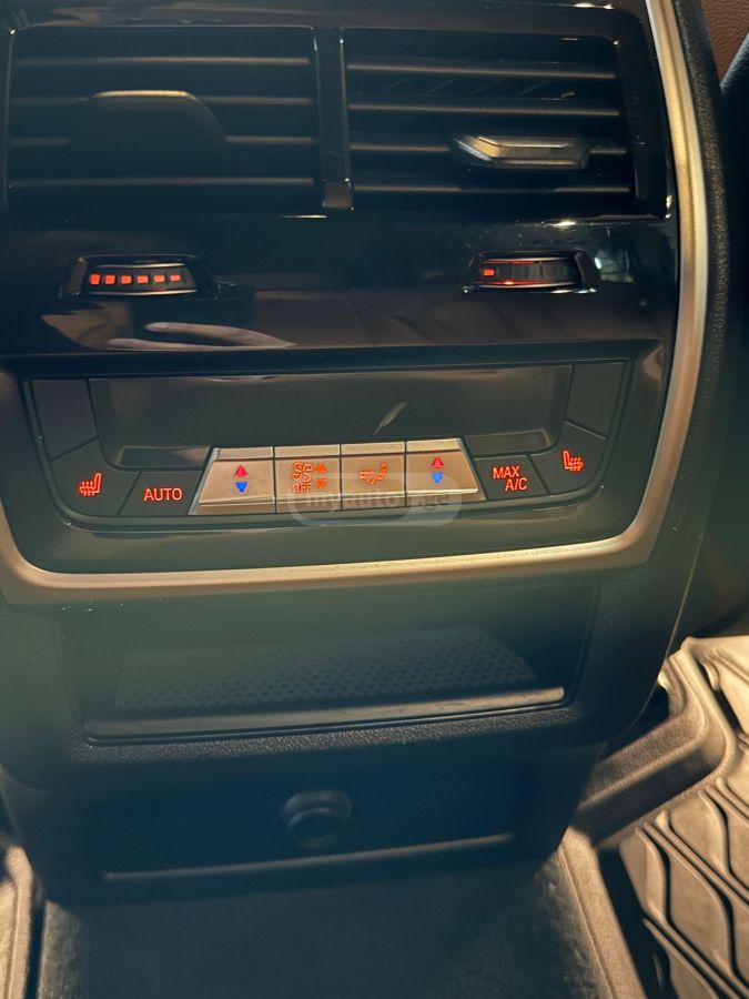 BMW xDrive40i 4dr All-Wheel Drive — миниатюра 11