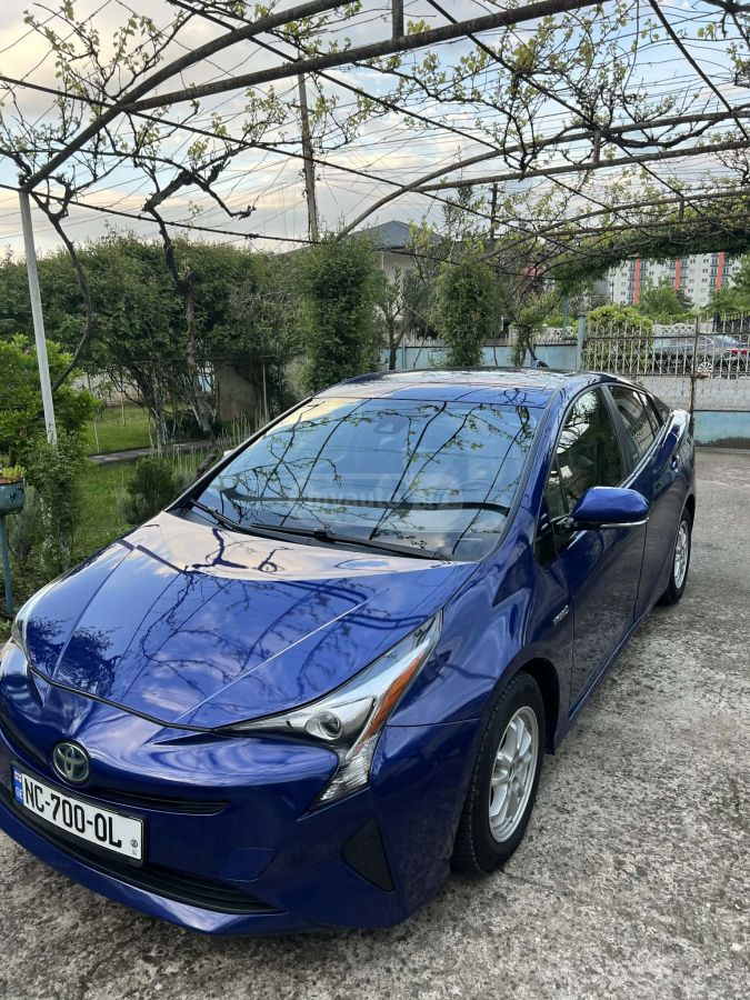 Toyota Prius - фото 1