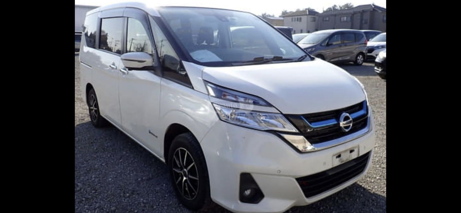 Nissan Serena - фото 1