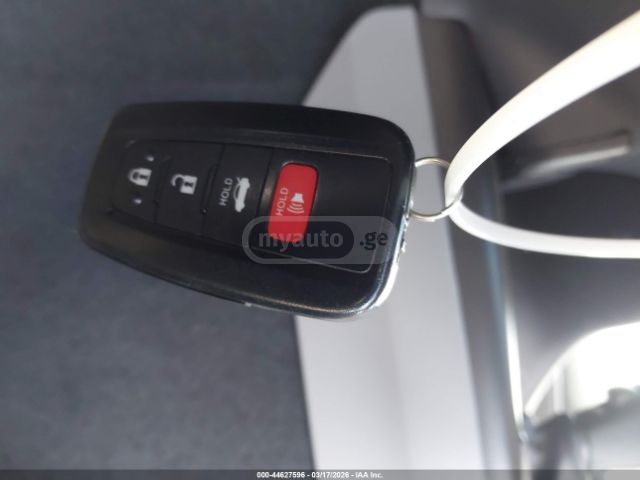 Toyota XSE 4dr Front-Wheel Drive Seda — миниатюра 10