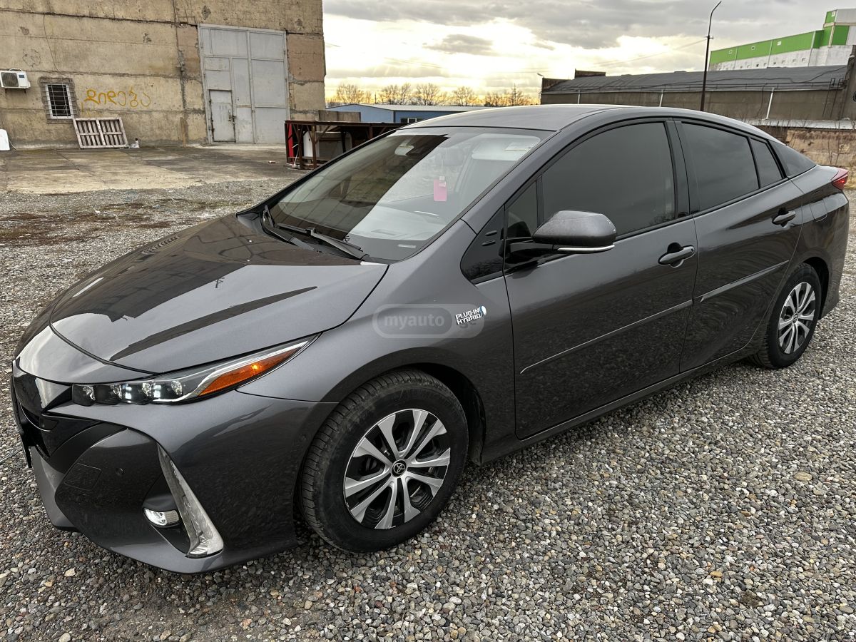 Toyota Prius Prime - фото 1