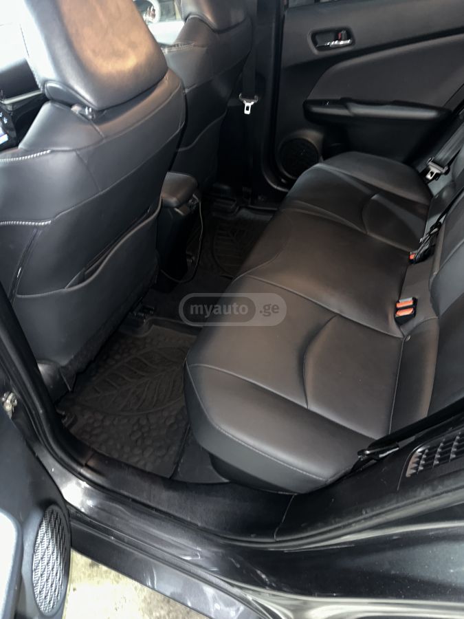 Toyota Prius Prime - фото 11