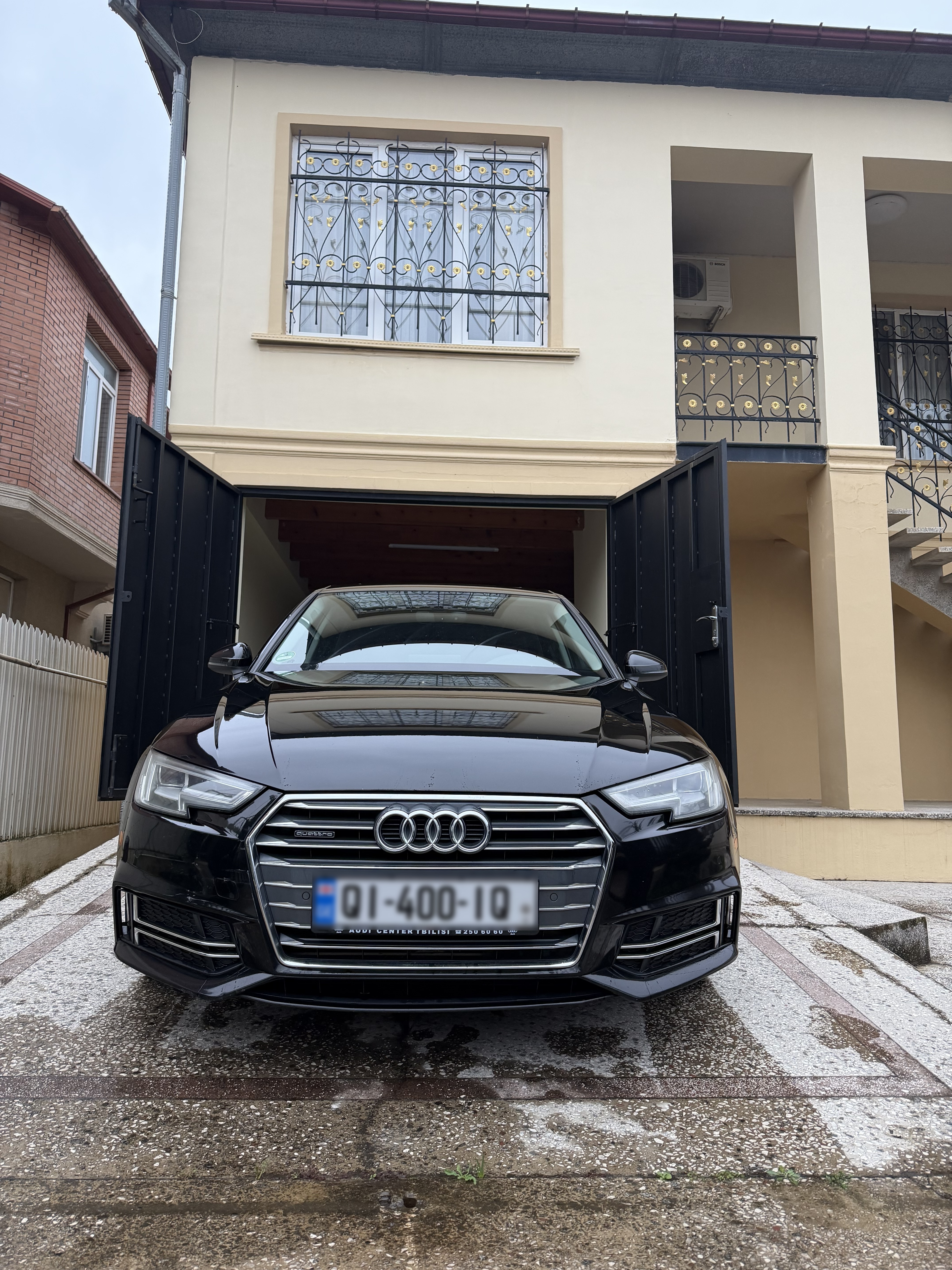 Audi A4 - фото 1