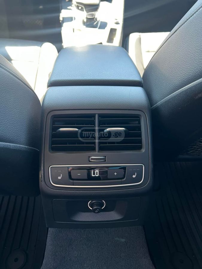 Audi A4 - фото 12