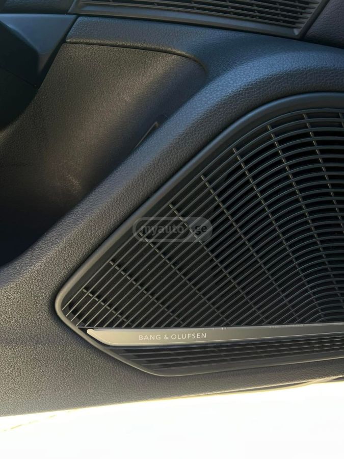 Audi A4 - фото 13