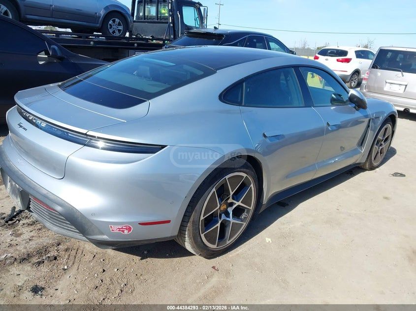 Porsche Taycan 4 S - фото 3