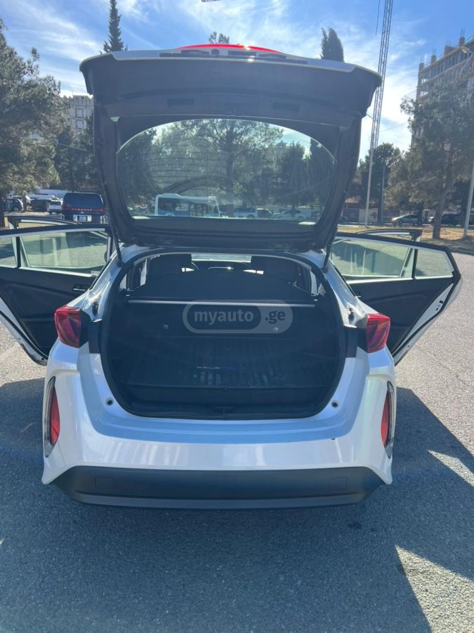 Toyota Prius Prime - фото 6