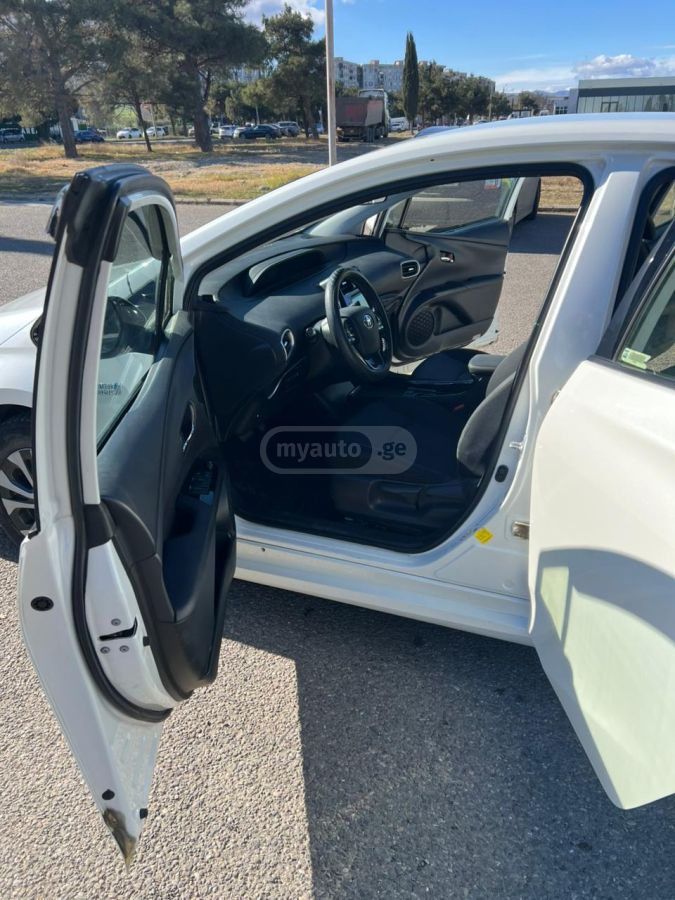 Toyota Prius Prime - фото 9