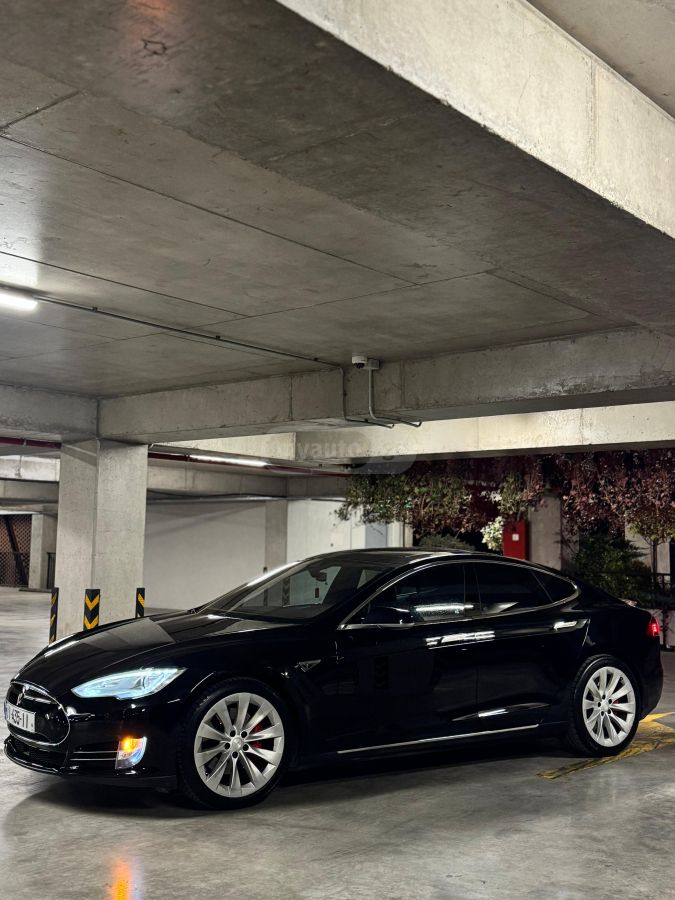 Tesla Model S - фото 2