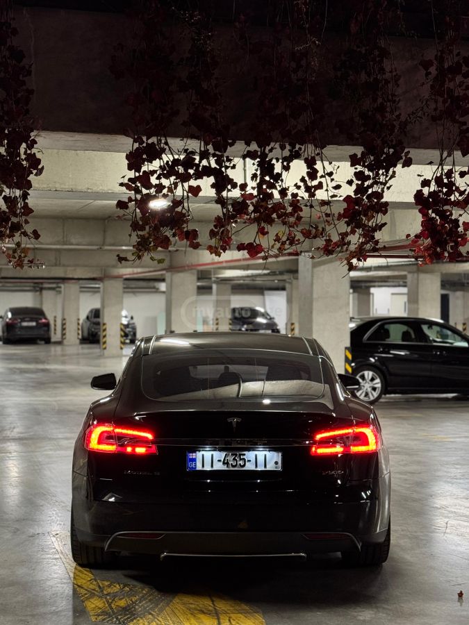 Tesla Model S - фото 6