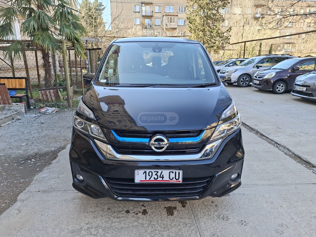 Nissan Serena - фото 1