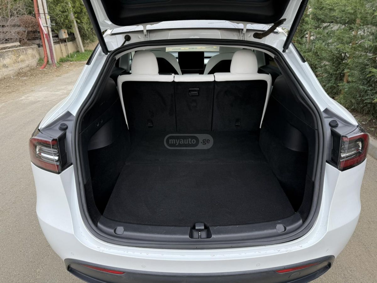 Tesla Model Y - фото 11