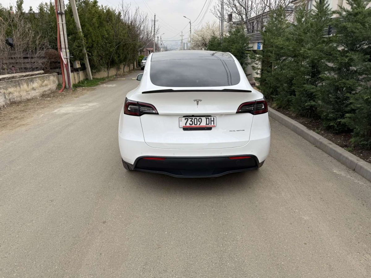 Tesla Model Y - фото 5