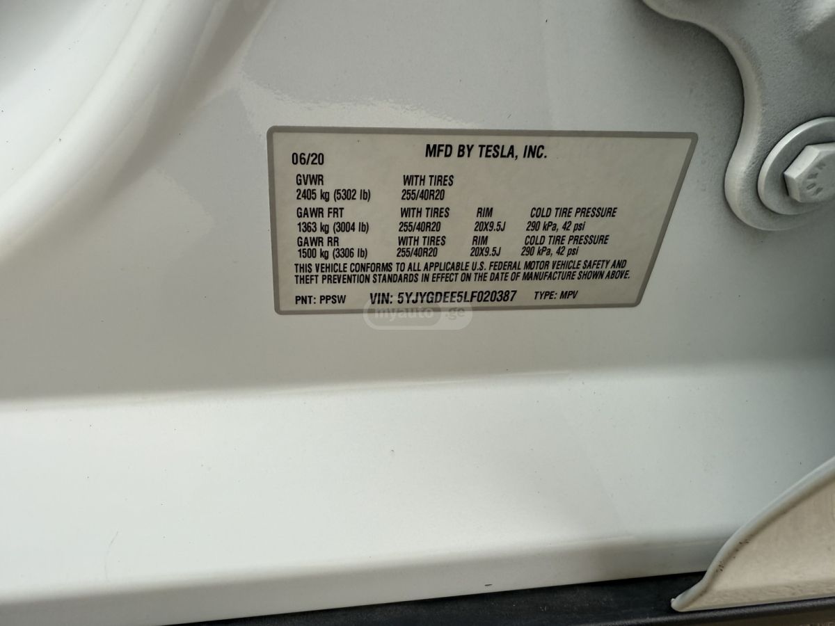 Tesla Model Y - фото 9