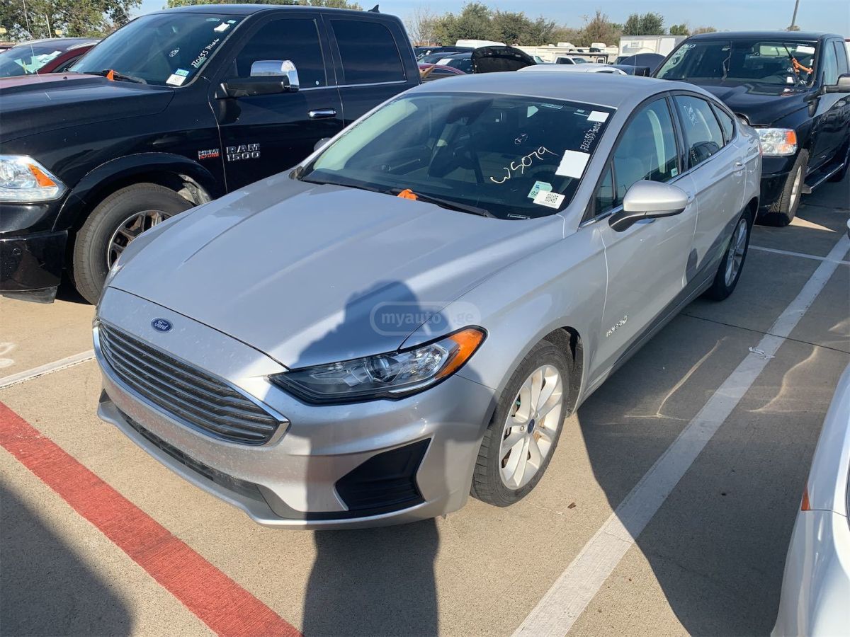 Ford Fusion - фото 1