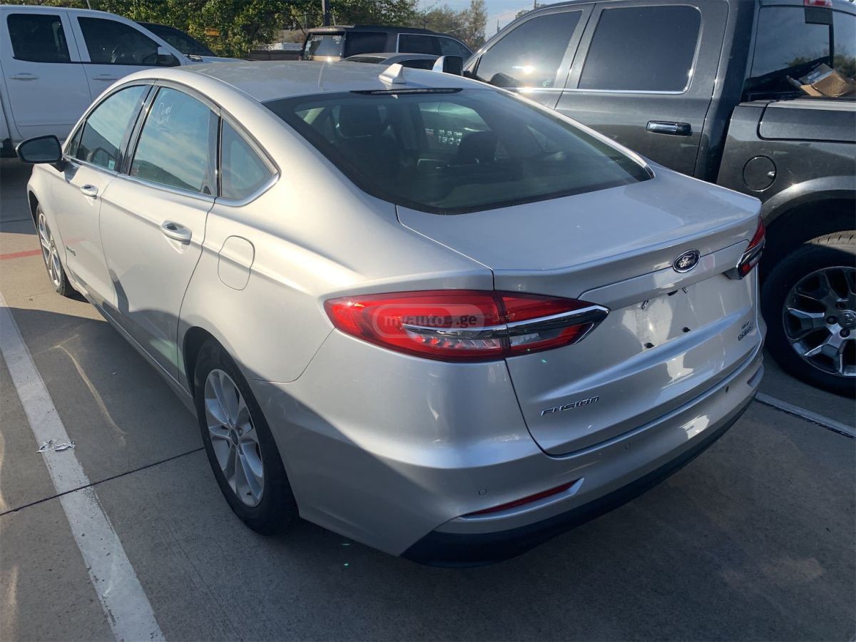 Ford Fusion - фото 3