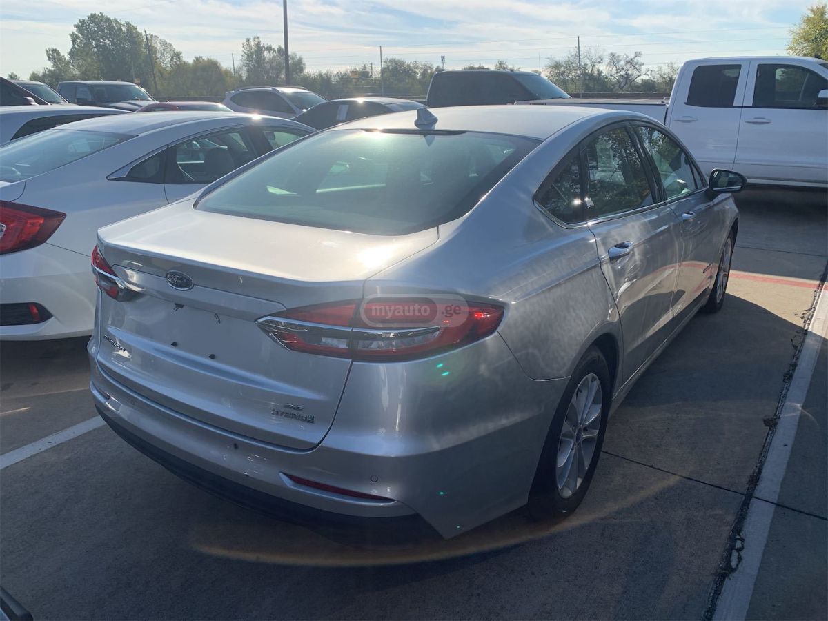 Ford Fusion - фото 4