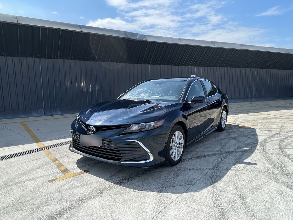 Toyota Camry - фото 2