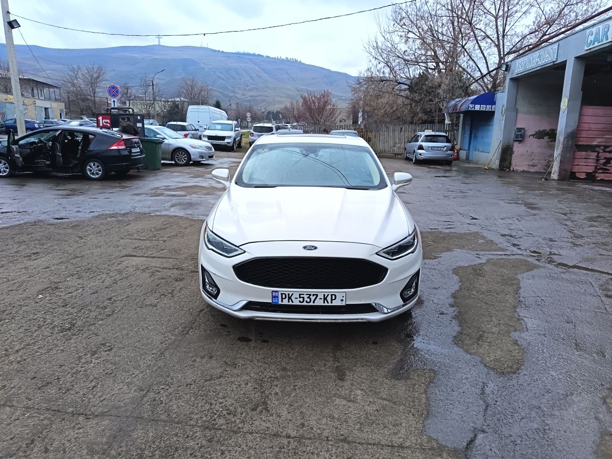 Ford Fusion - фото 1