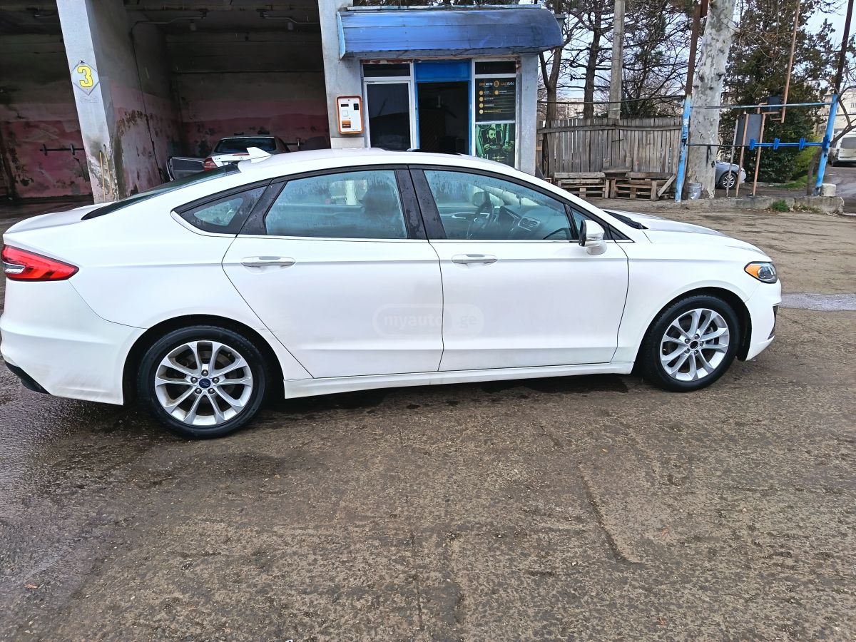 Ford Fusion - фото 2