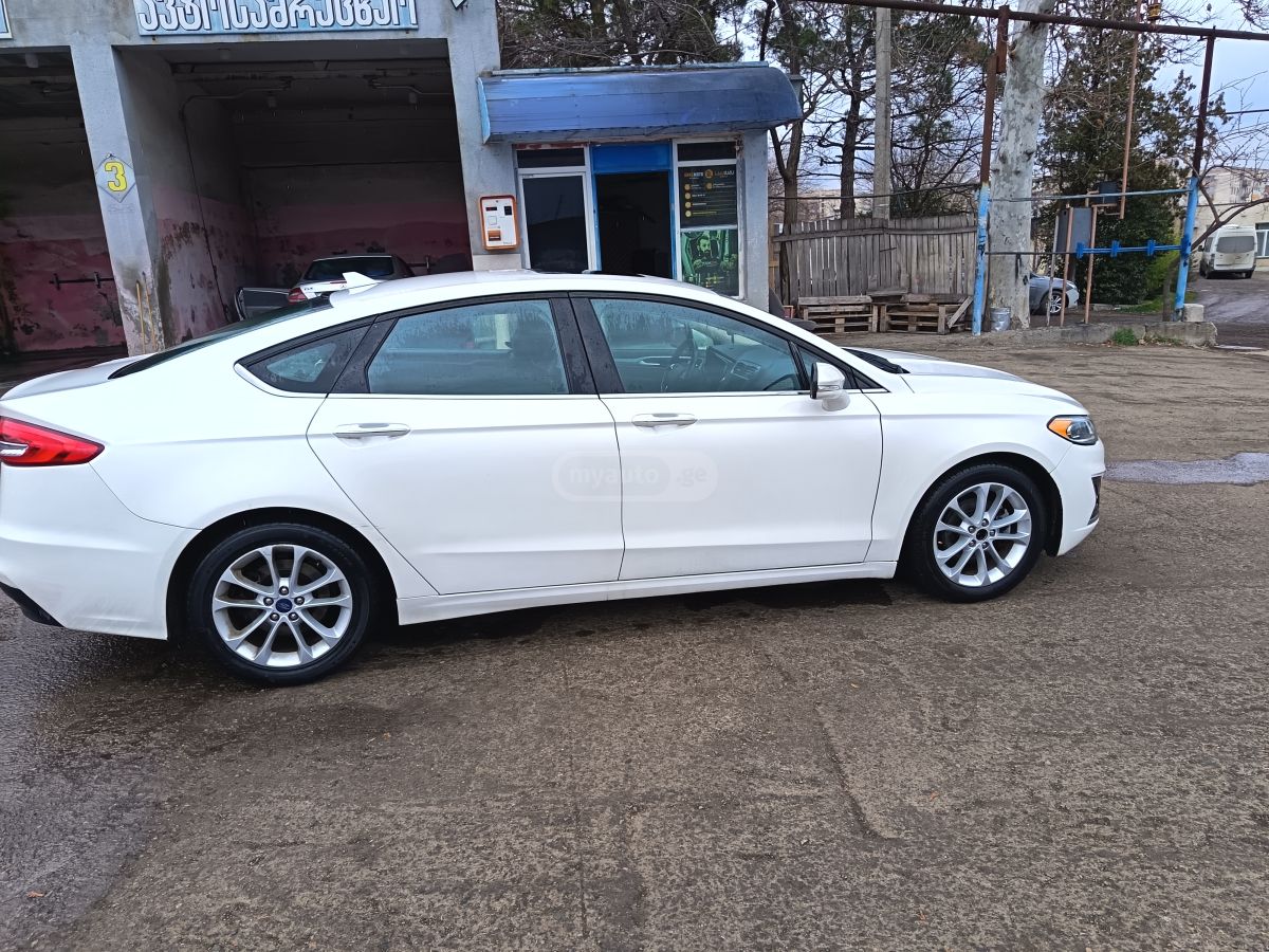 Ford Fusion - фото 4