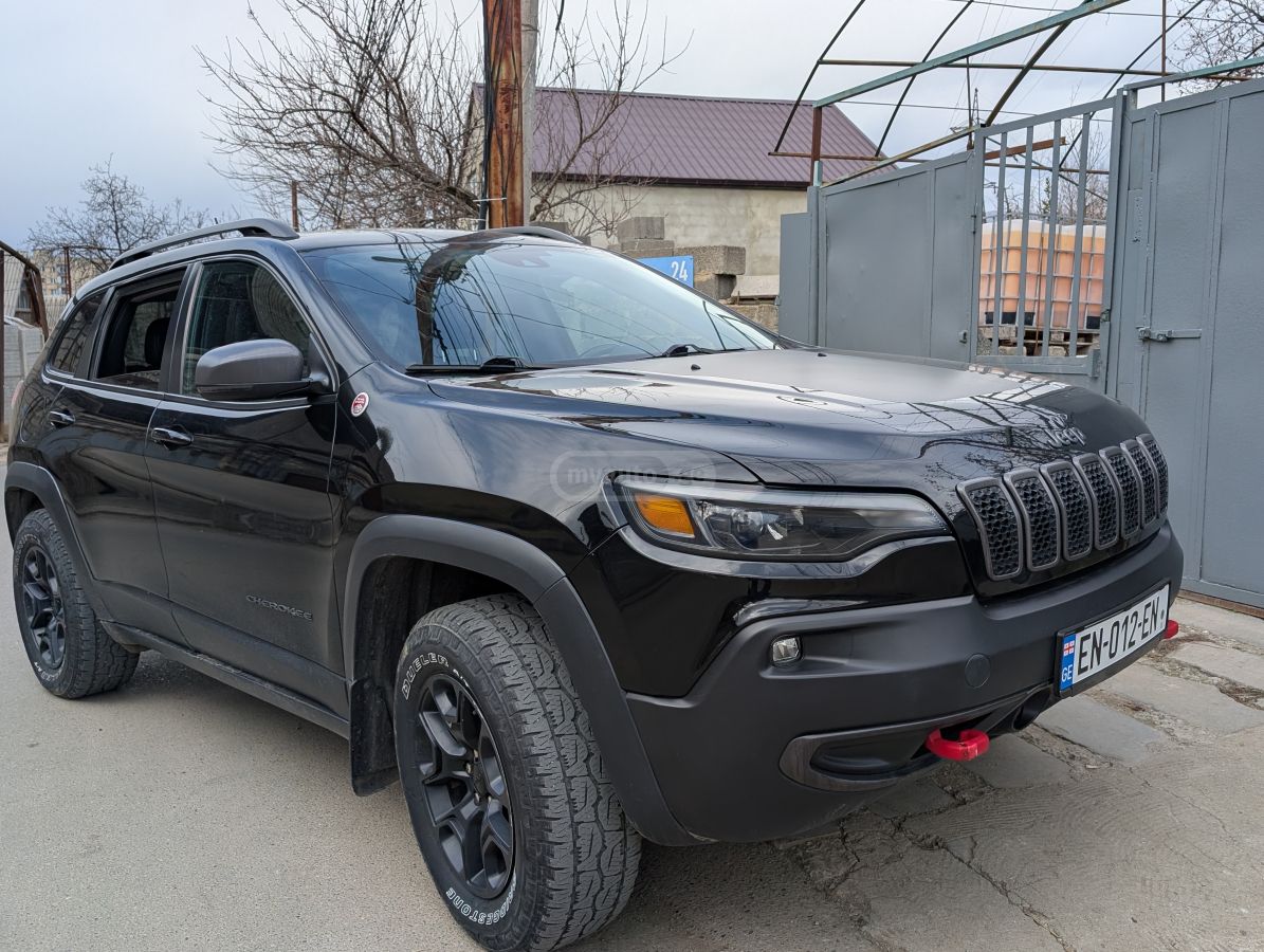 Jeep Cherokee - фото 1