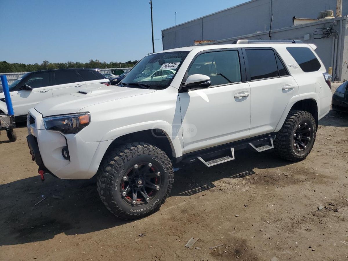 Toyota 4 Runner - фото 1