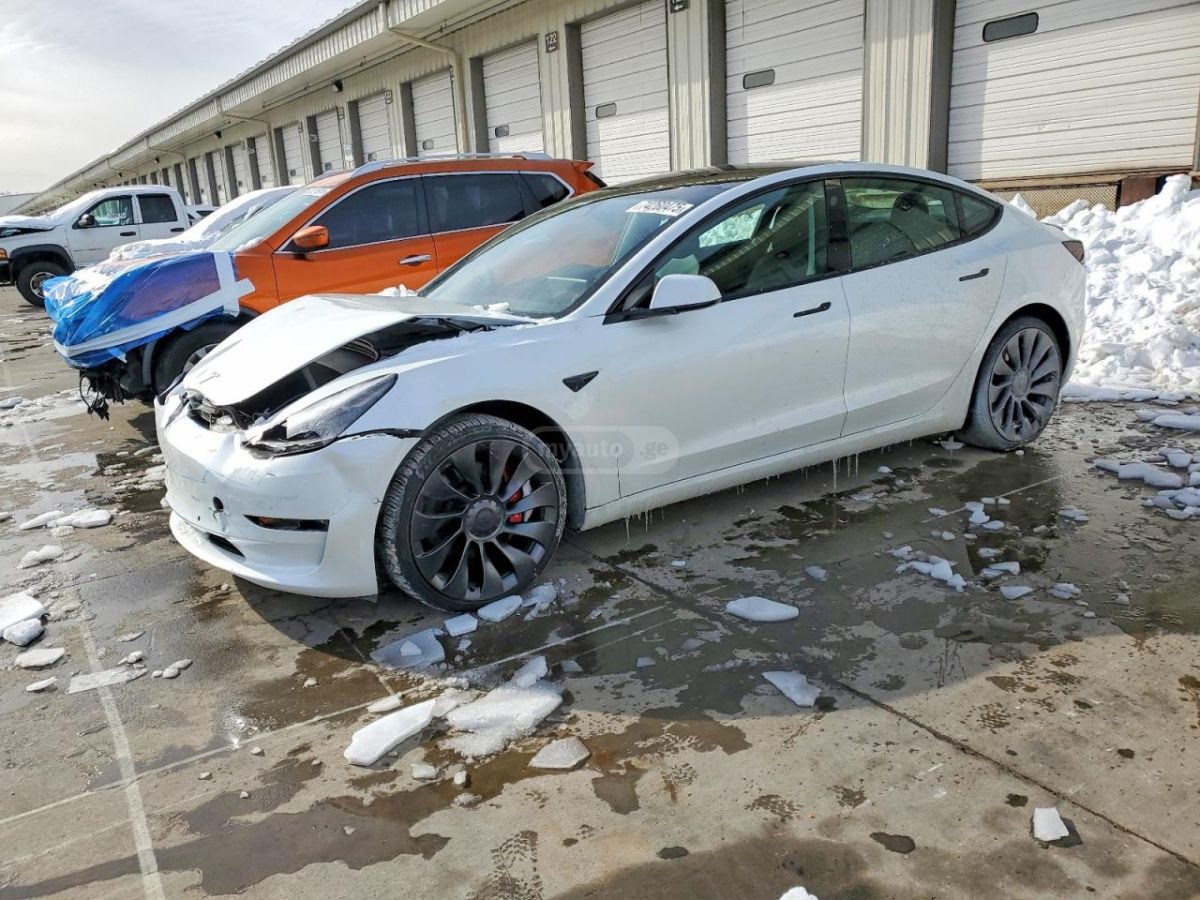 Tesla Model 3 - фото 4