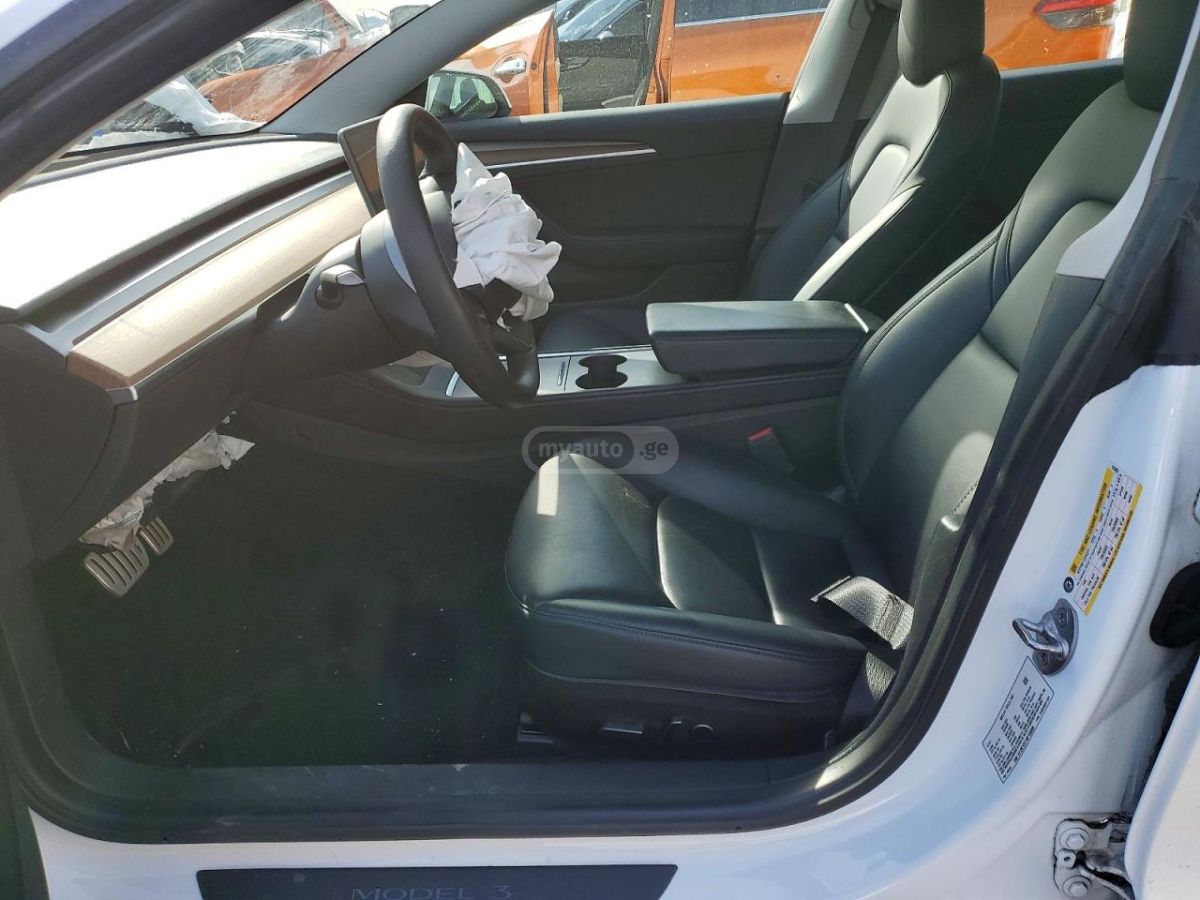 Tesla Model 3 - фото 8