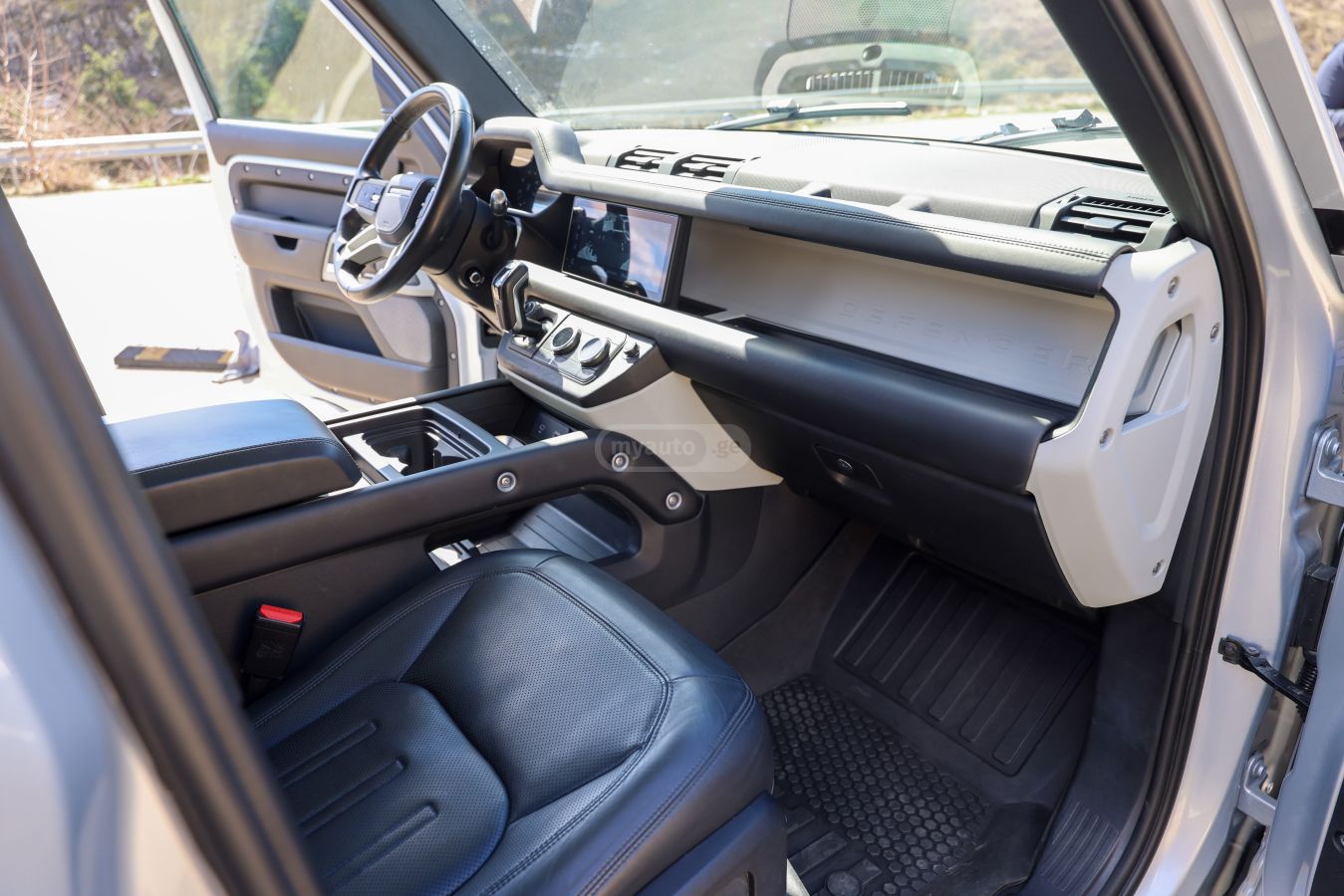 Land Rover Defender 110 - фото 10