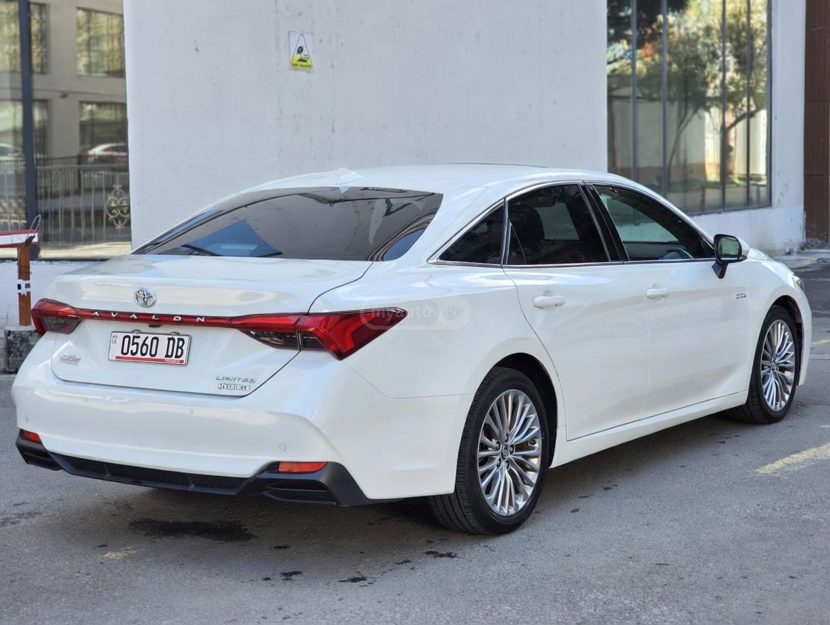 Toyota Avalon - фото 1