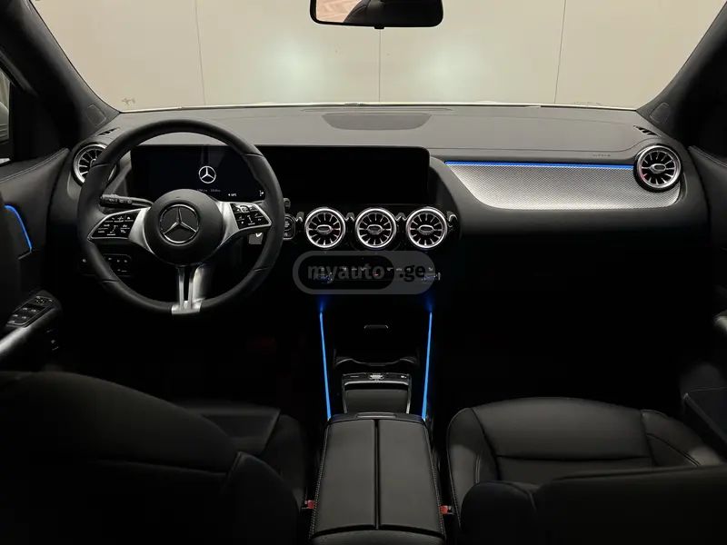 Mercedes-Benz GLA 45 AMG 2024 — миниатюра 11