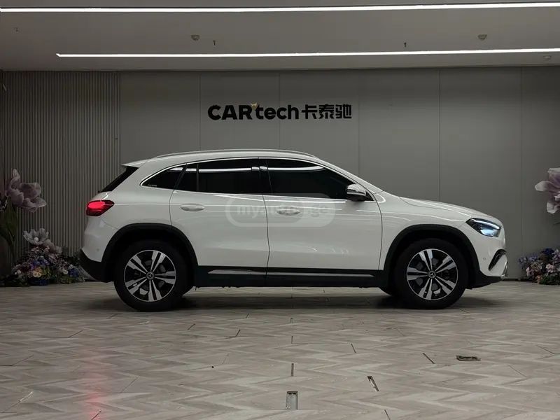 Mercedes-Benz GLA 45 AMG 2024 — миниатюра 8