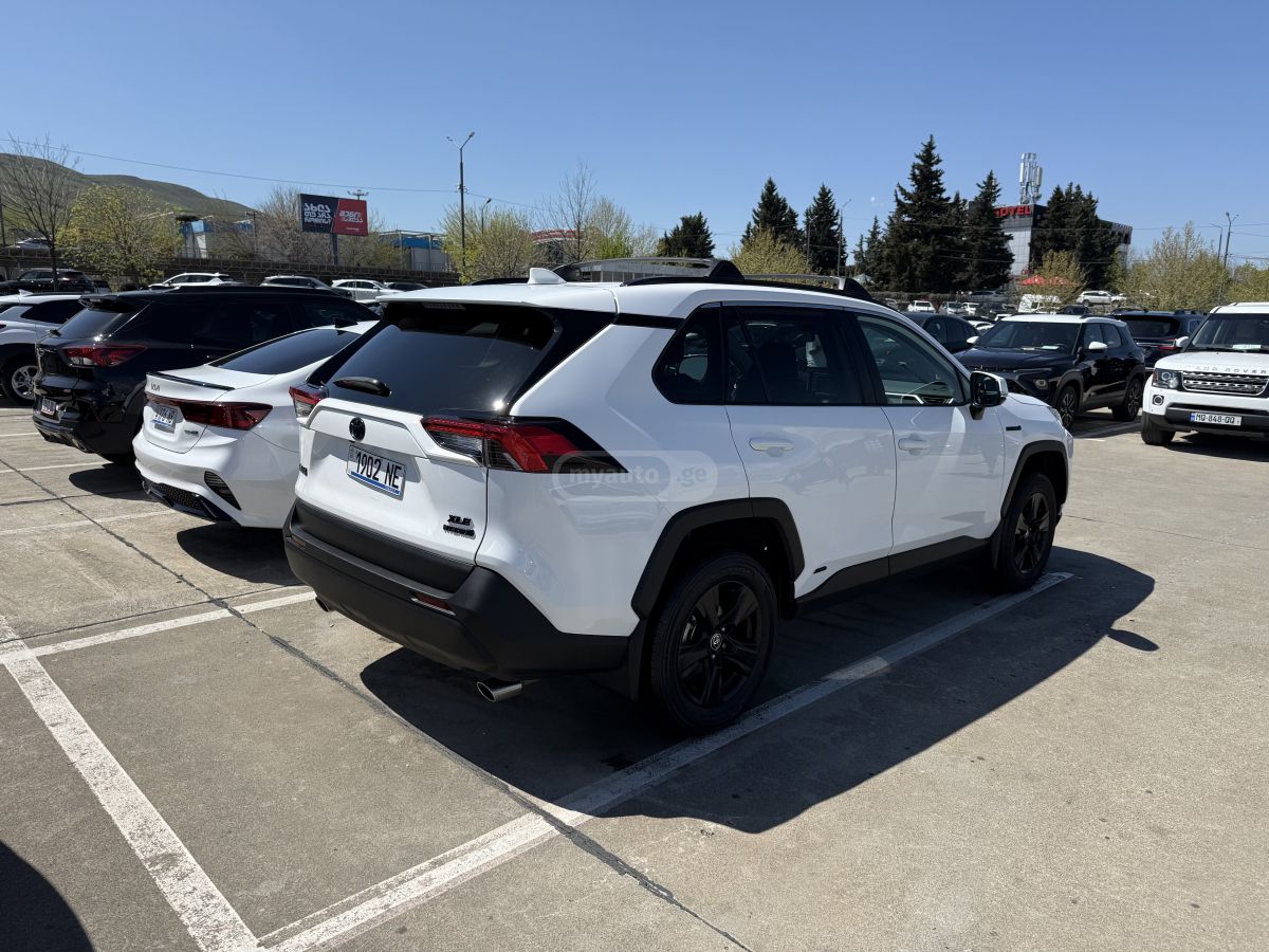 Toyota RAV 4 - фото 4